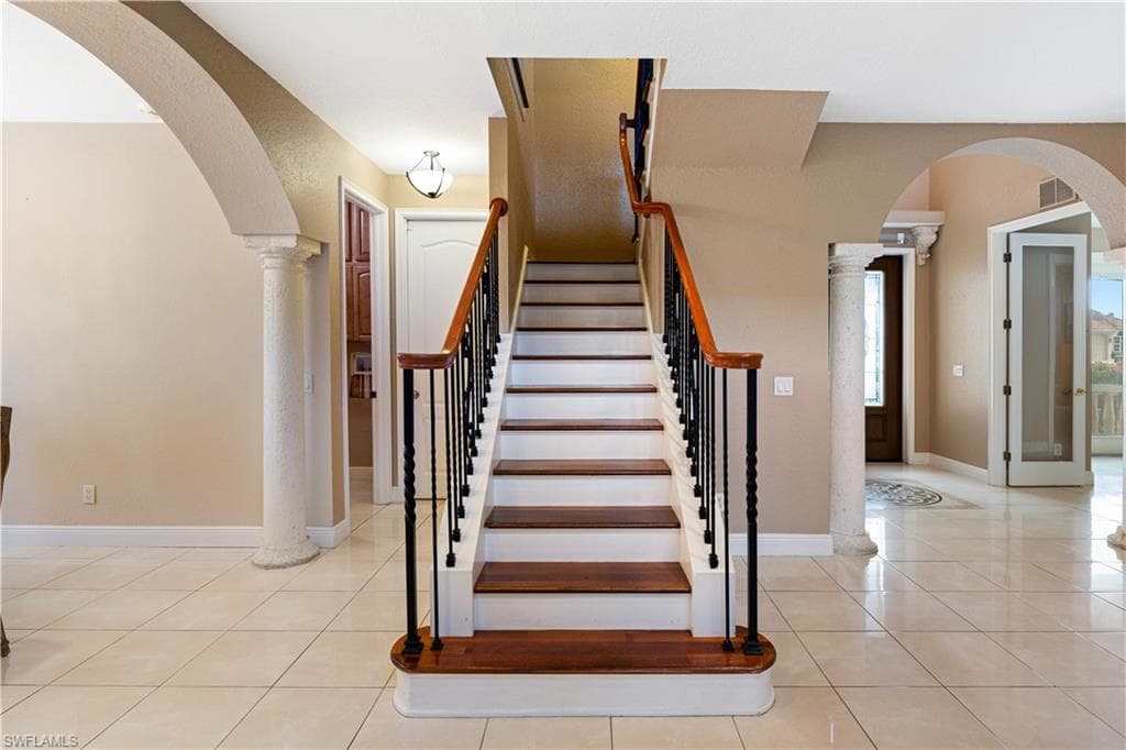 11913 Princess Grace CT-28