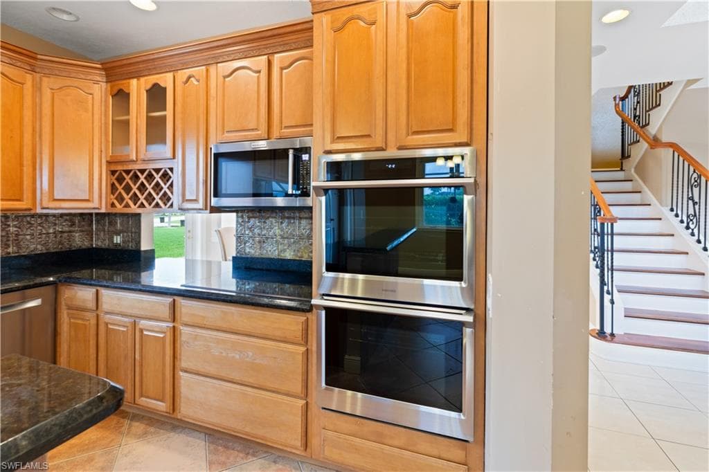11913 Princess Grace CT-18