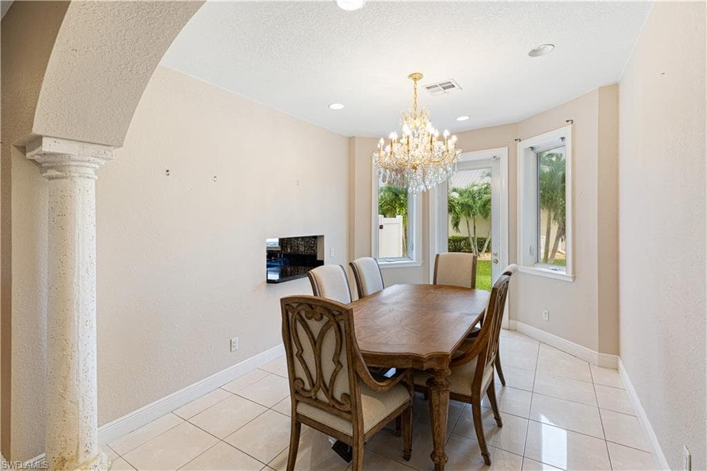 11913 Princess Grace CT-15