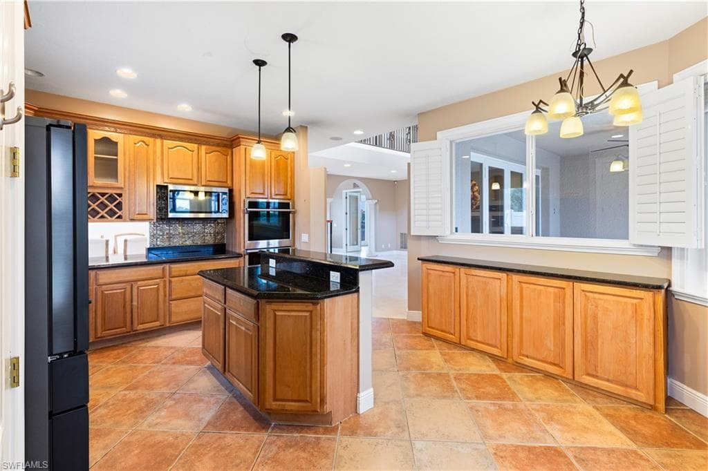 11913 Princess Grace CT-19
