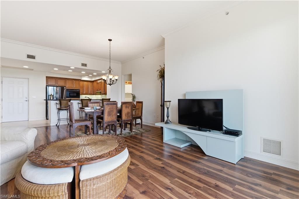 2748 Tiburon BLVD E C404-18