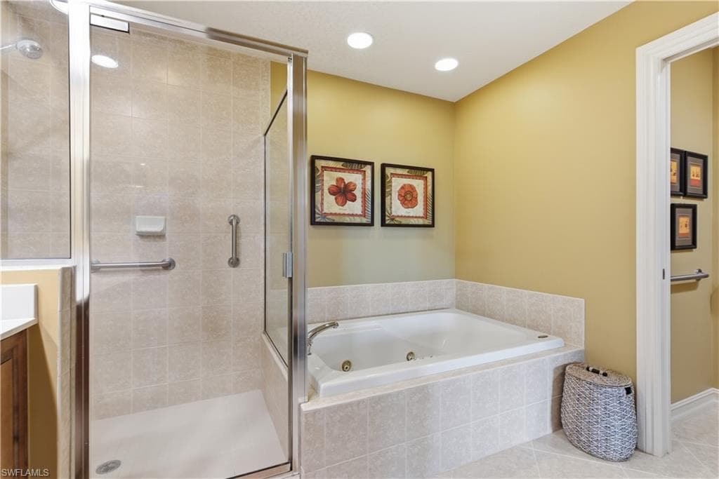 2748 Tiburon BLVD E C404-25