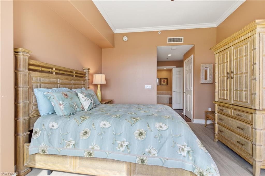 2748 Tiburon BLVD E C404-21