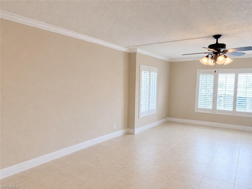 2264 Winkler AVE 202-3