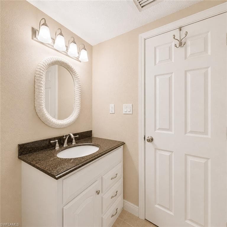 2264 Winkler AVE 202-24
