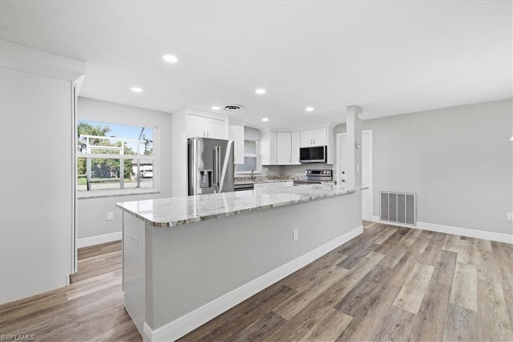 5051 Fairfield DR-7