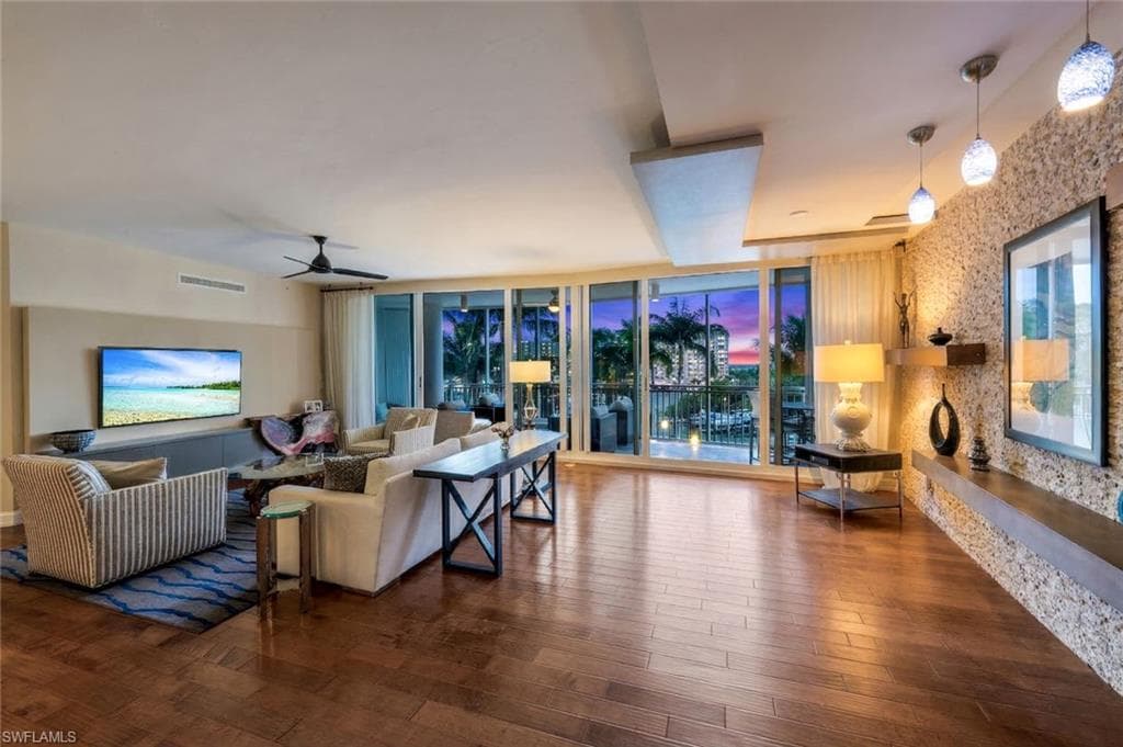 13675 Vanderbilt DR 406-8
