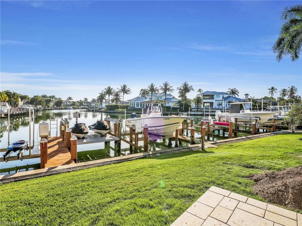 2150 Gulf Shore BLVD N 407-27