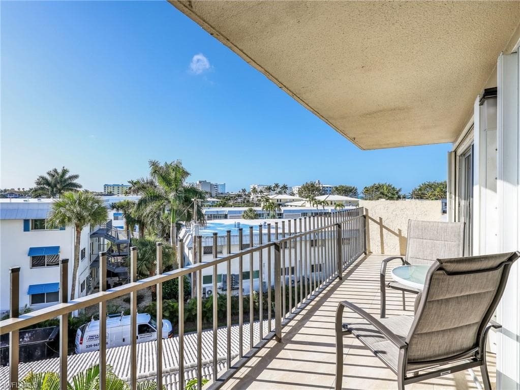 2150 Gulf Shore BLVD N 407-17