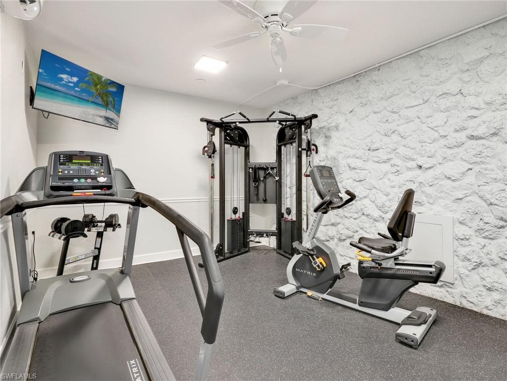 2150 Gulf Shore BLVD N 407-31
