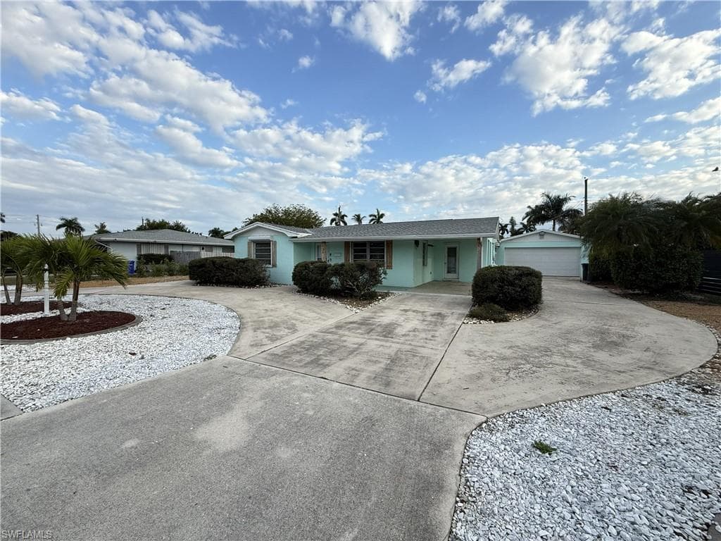 1534 Ricardo AVE-2