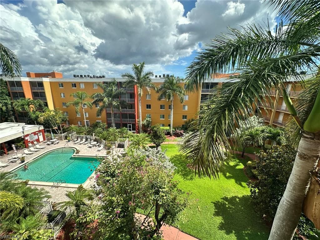 2366 Mall DR 514-11