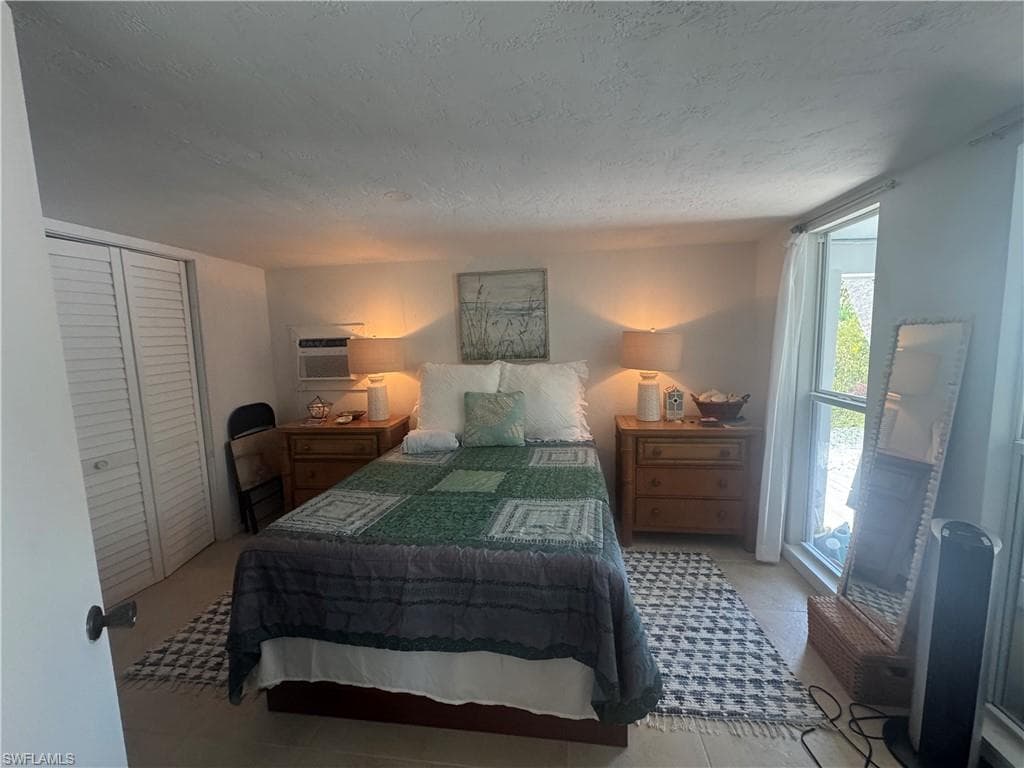 201 White Pelican DR-25