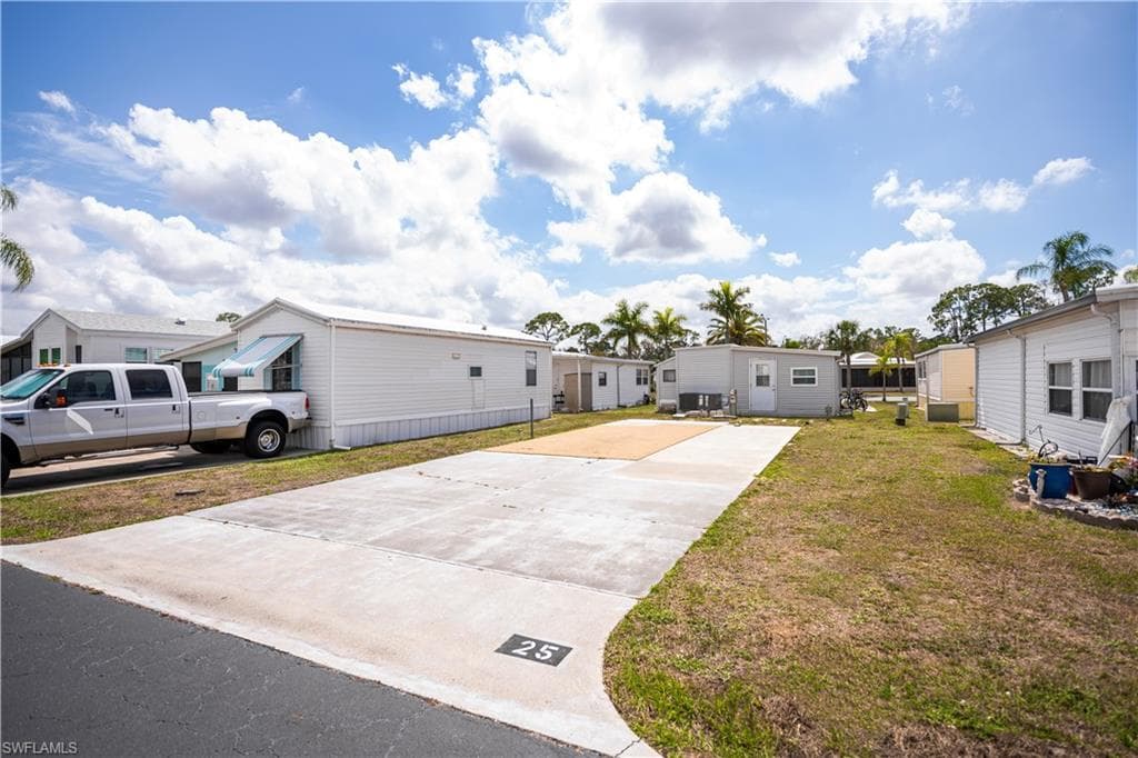 25 La Fonda LN-1