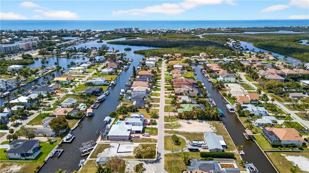 4815 Esplanade ST-4