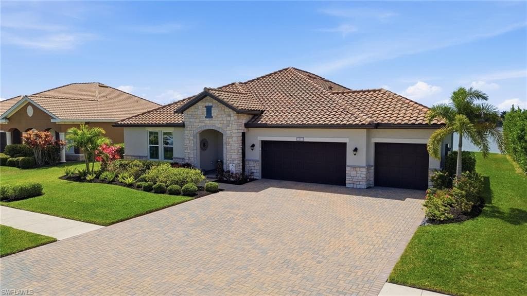 2094 Grove DR-2