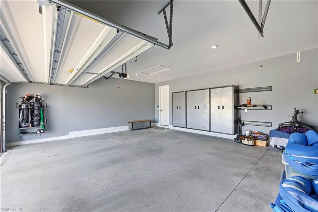 2094 Grove DR-32