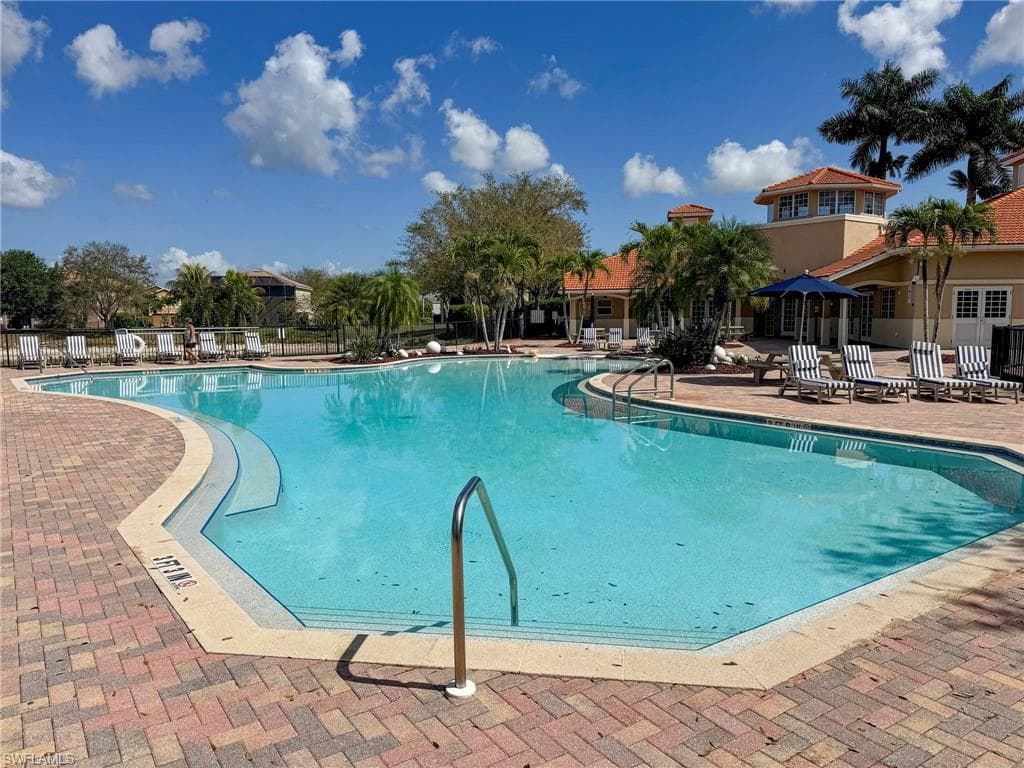 2094 Grove DR-37