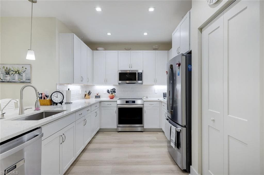 13064 Georges Cay PL-4