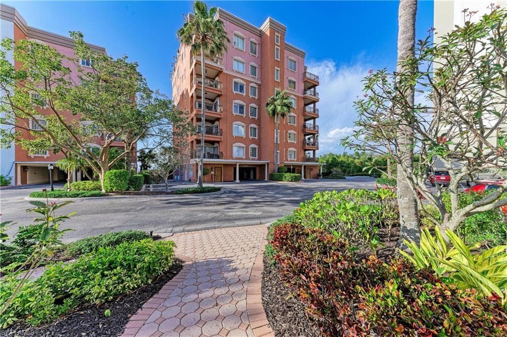14813 Laguna DR 401-1