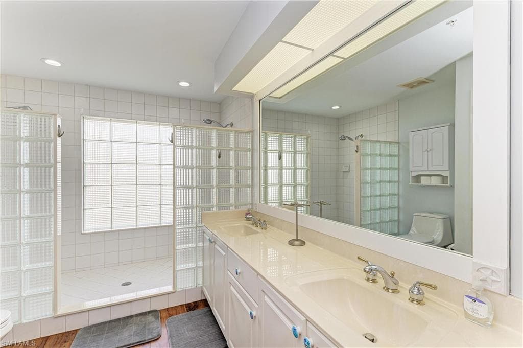 14813 Laguna DR 401-38
