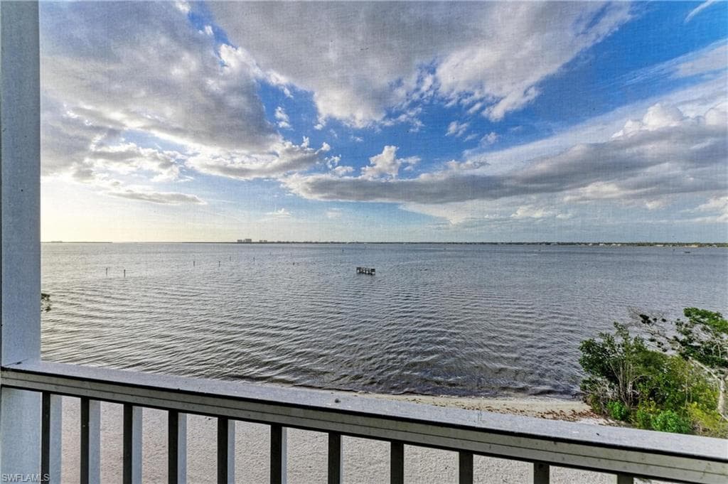 14813 Laguna DR 401-25
