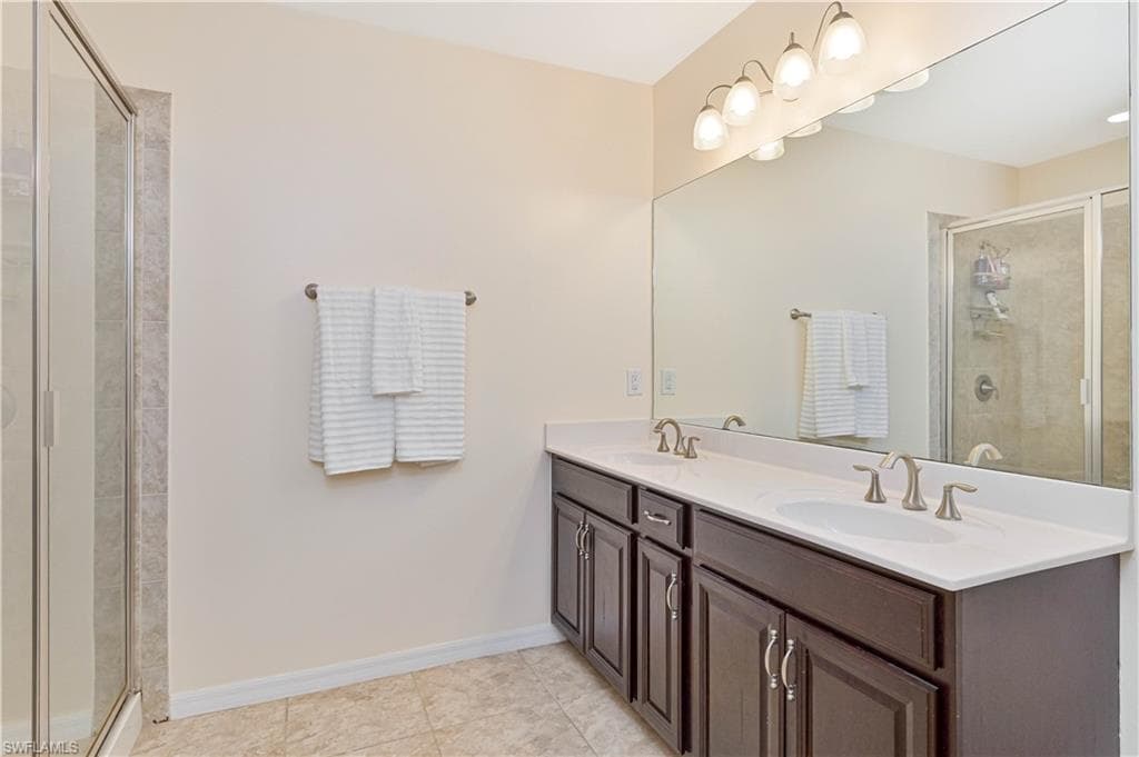 3275 Birchin LN-20