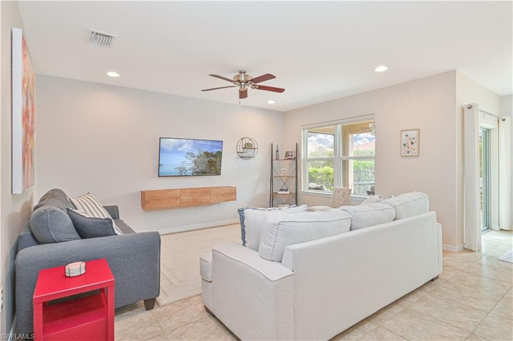 3275 Birchin LN-14