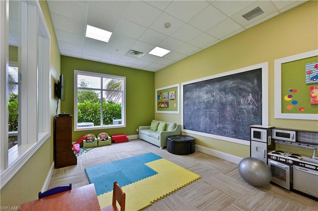 3275 Birchin LN-41