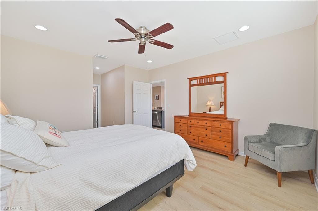 3275 Birchin LN-18