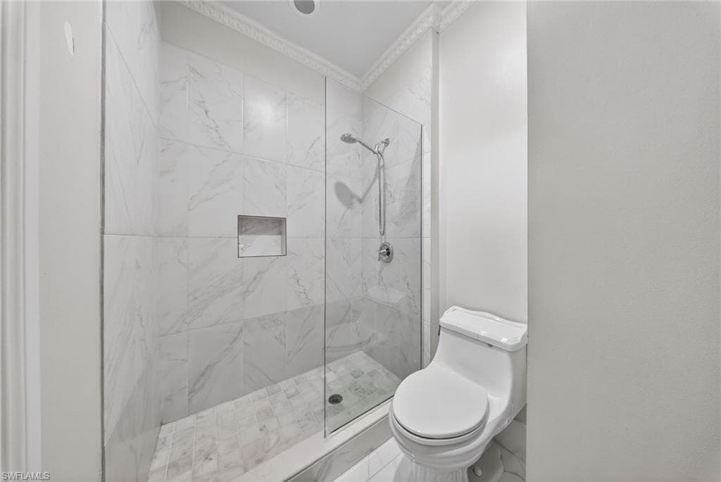 9730 Springlake CIR-25