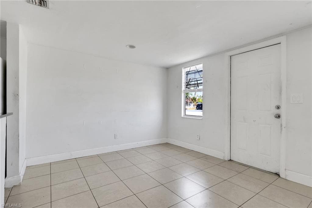 5326 Dixie DR-2