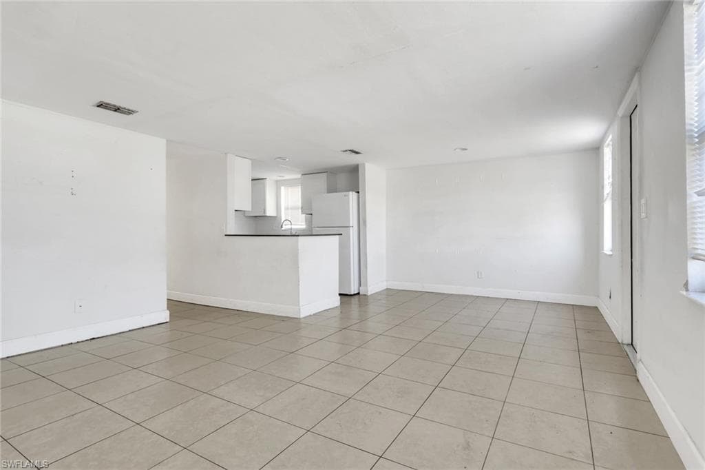 5326 Dixie DR-11