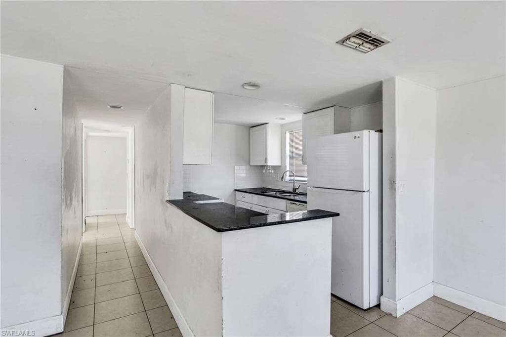 5326 Dixie DR-4