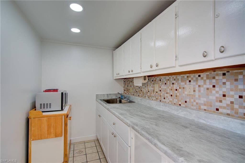 402 SE 42nd TER 3-27