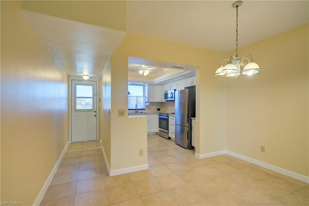 402 SE 42nd TER 3-7