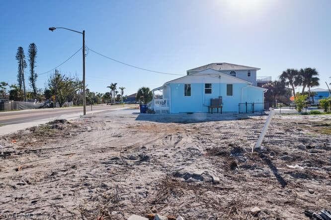 6020 Estero BLVD-21