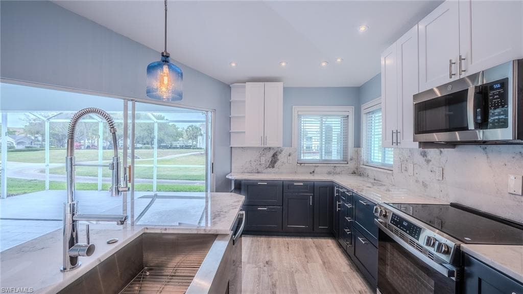 20978 Country Barn DR-7