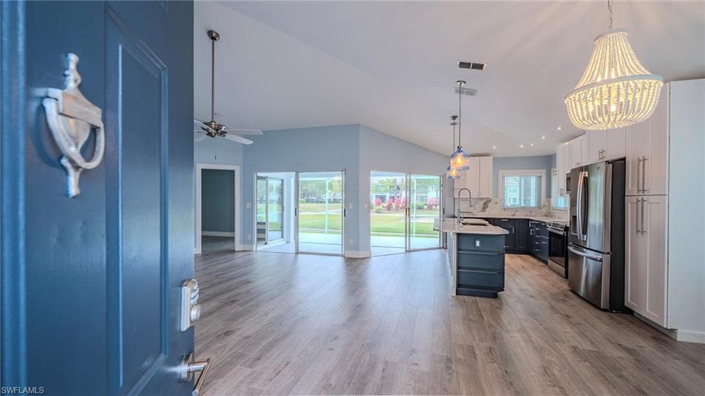 20978 Country Barn DR-3
