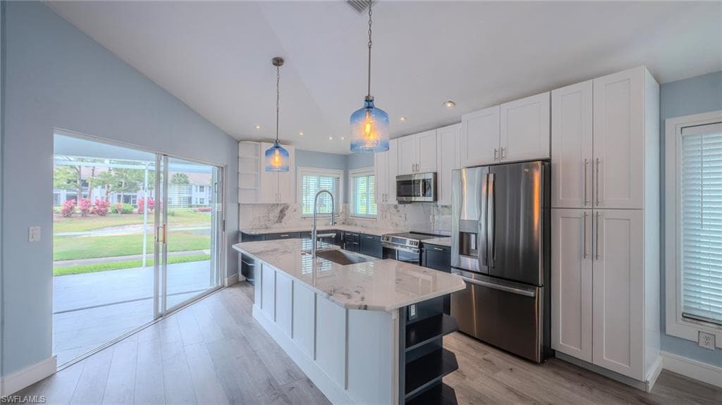 20978 Country Barn DR-5