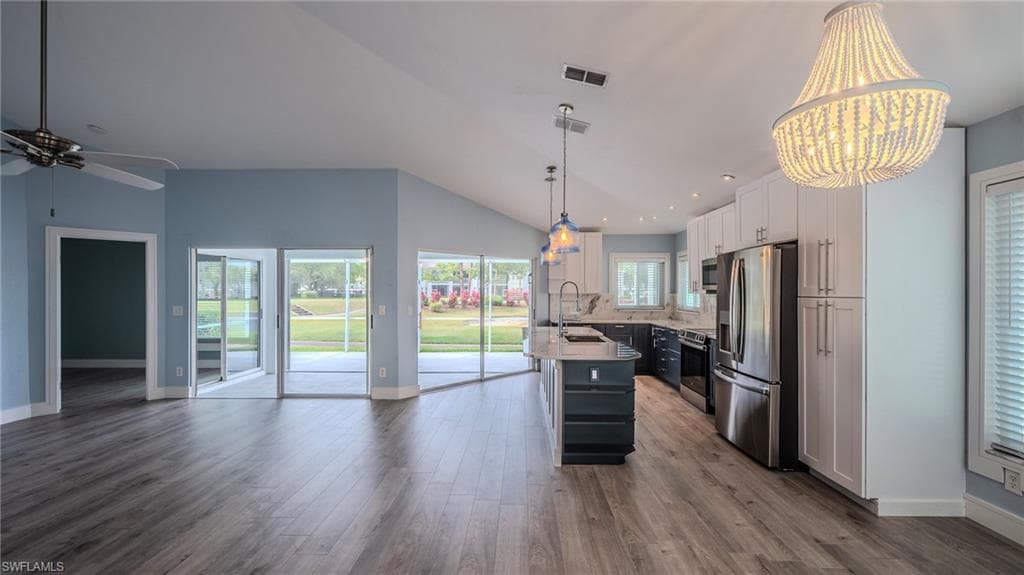 20978 Country Barn DR-4