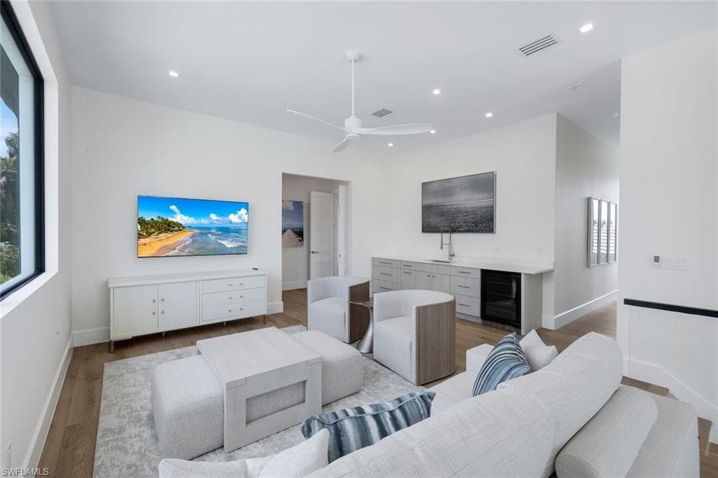 513 92nd AVE N-26