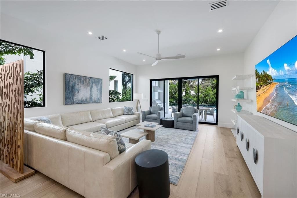 513 92nd AVE N-8