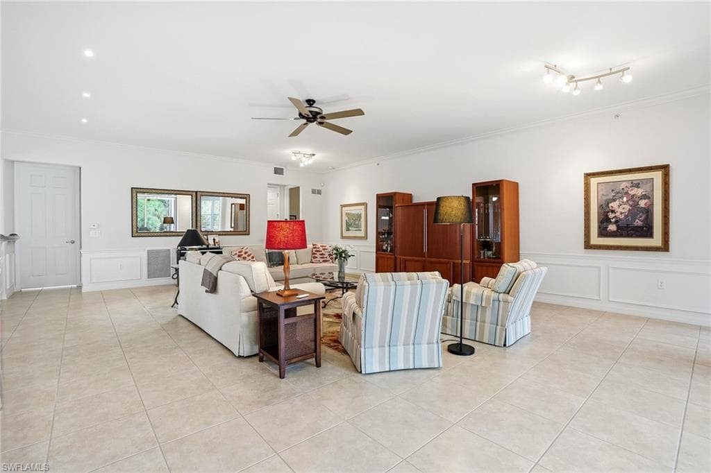 12026 Covent Garden CT 501-12