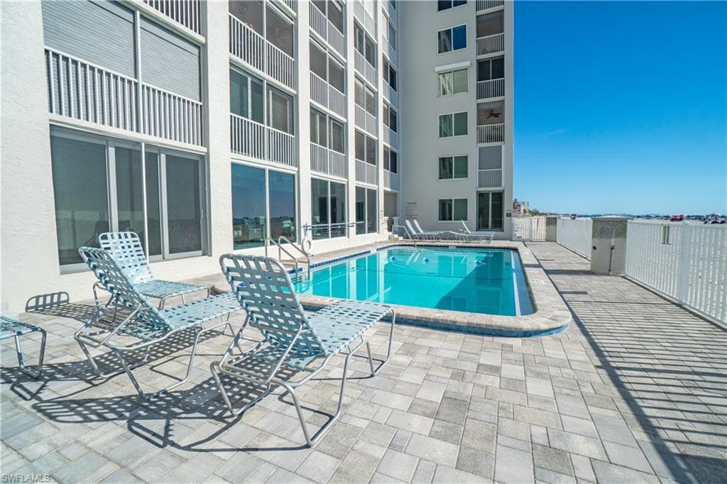 26000 Hickory BLVD 303-25