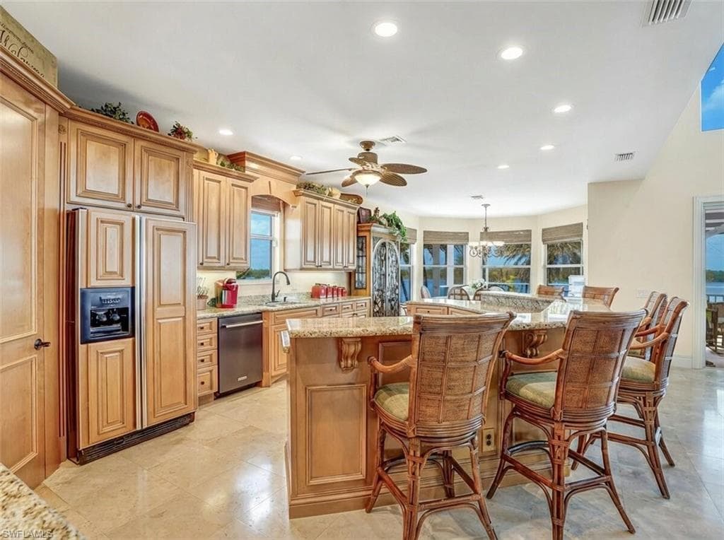 5640 Williams DR-18