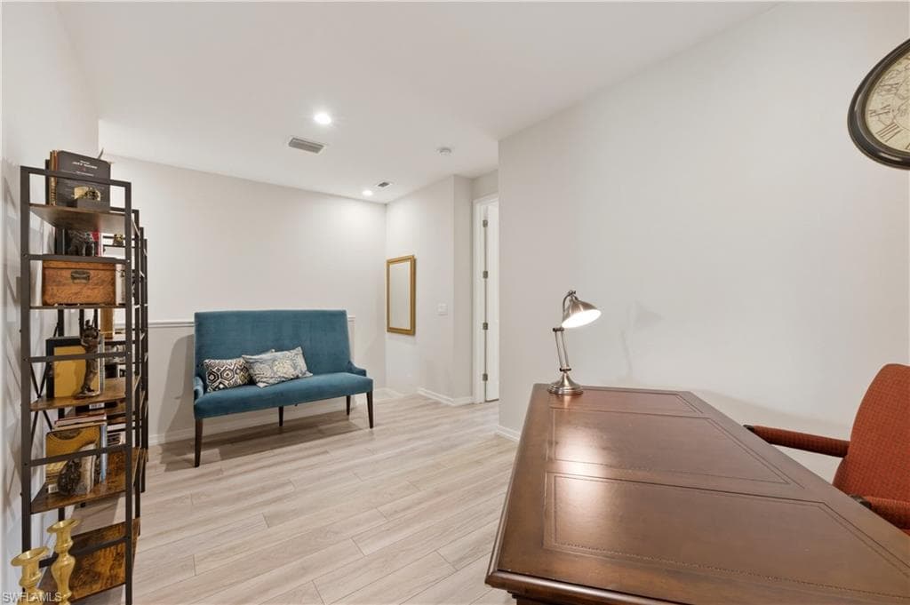 13017 Pembroke DR-16