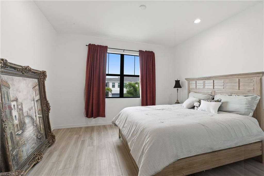 13017 Pembroke DR-24