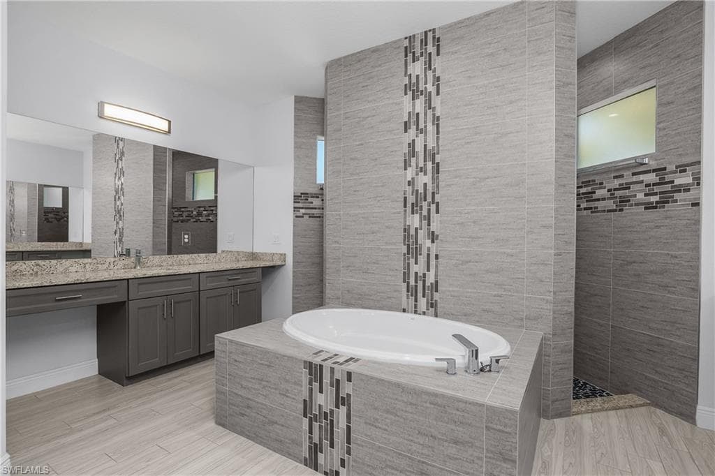 4575 Catalina LN-25