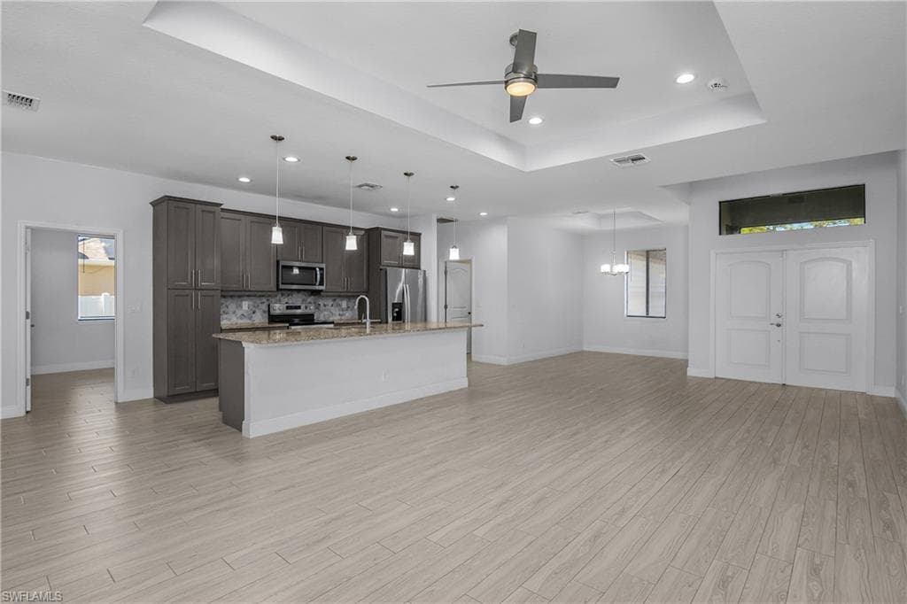 4575 Catalina LN-11